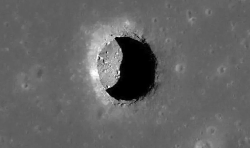 کشف غار در ماه