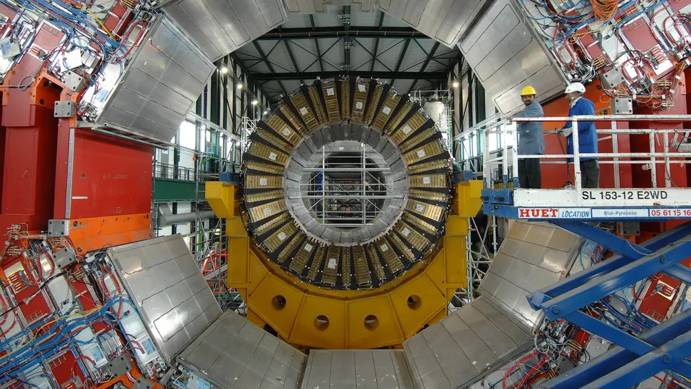 بزرگترین اتم‌شکن جهان