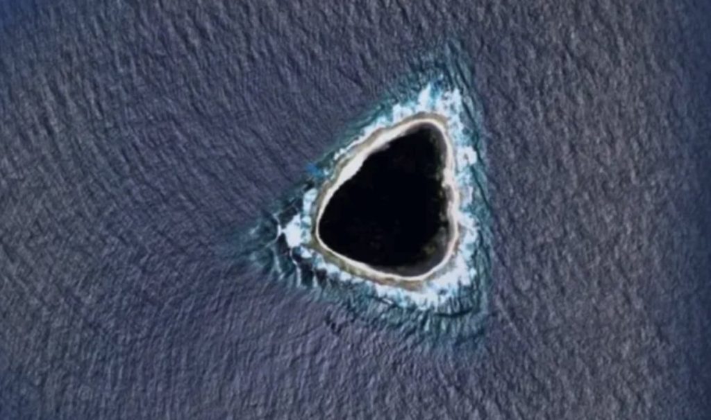 تصویری از یک سیاهچاله عجیب در اقیانوس آرام