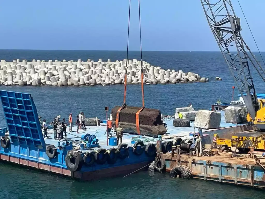 بازیابی بخش‌هایی از فانوس دریایی اسکندریه از اعماق دریا