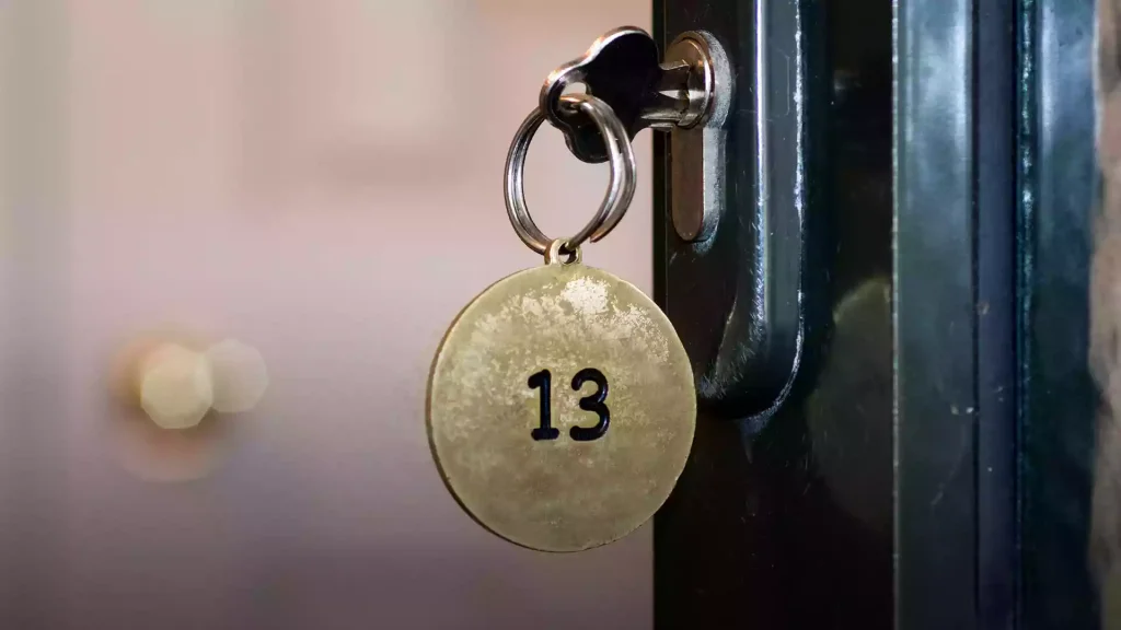 تاریخچه و خرافات پشت عدد ۱۳